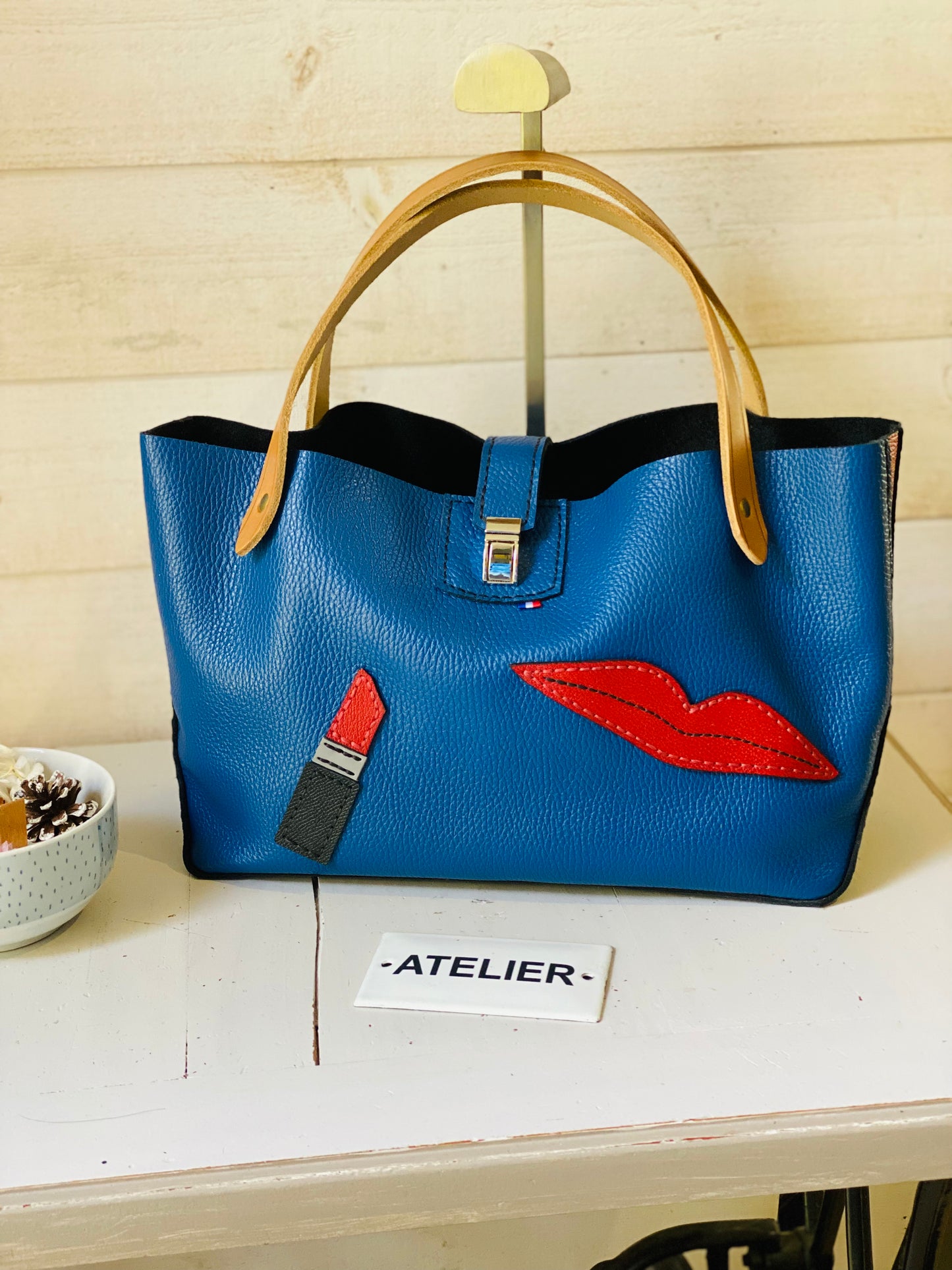 LIPSTICK sac cuir grainé porté main