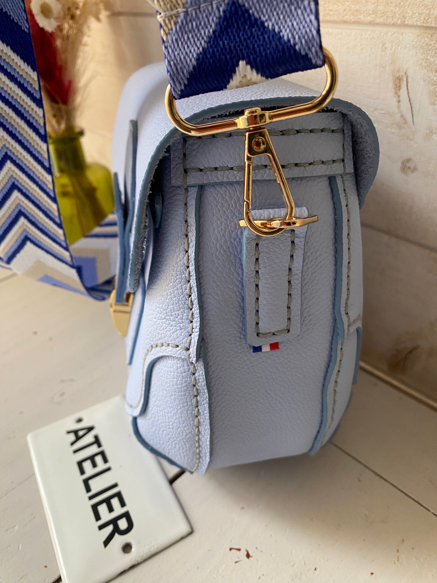 SILLAGE bleu ciel, sac cuir , sangle textile.