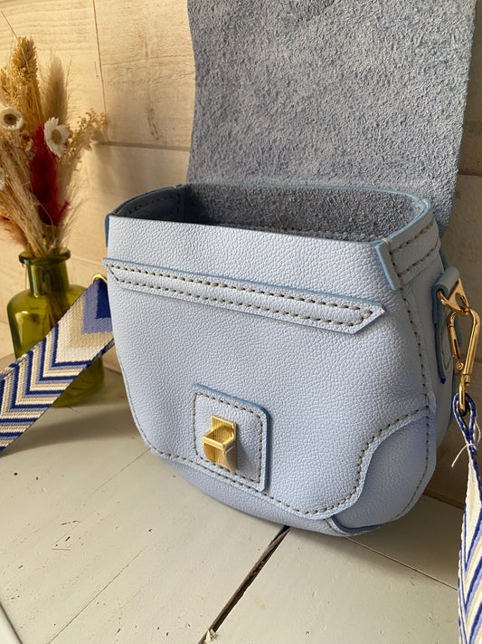 SILLAGE bleu ciel, sac cuir , sangle textile.