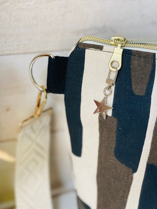 AMOUR FOU , sac bandoulière , une poche intérieure .