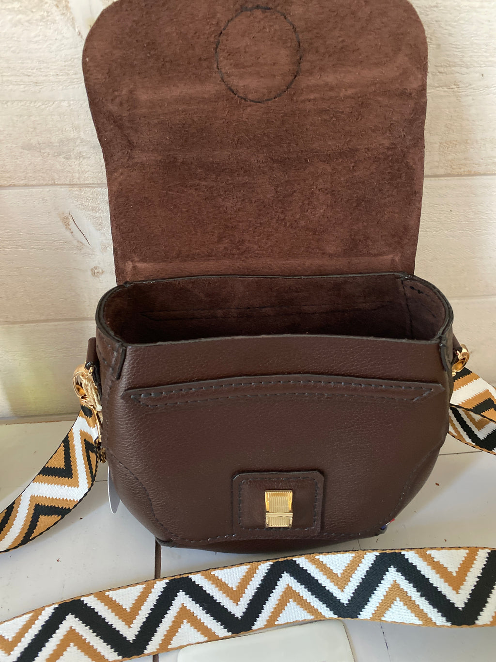 SILLAGE , sac cuir chocolat , porté bandoulière.