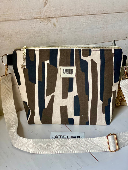 AMOUR FOU , sac bandoulière , une poche intérieure .