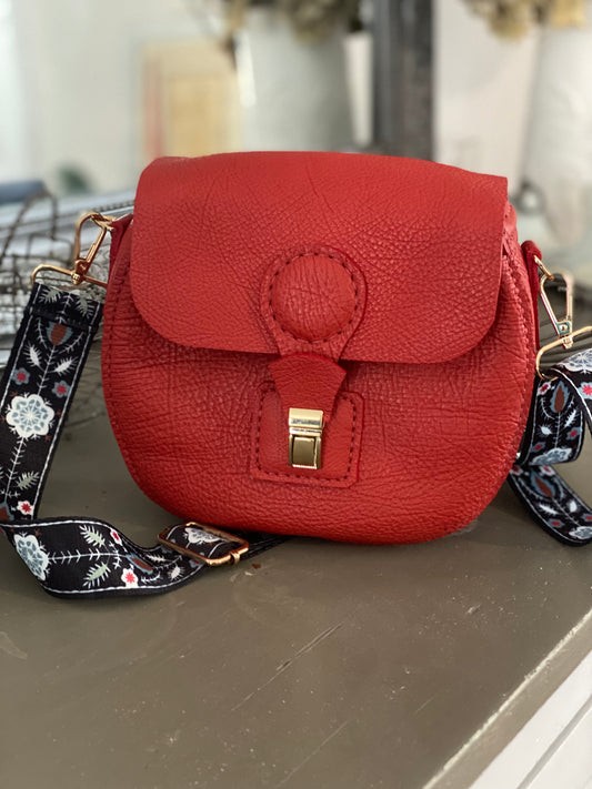 RONDO , sac bandoulière en cuir grainé rouge.