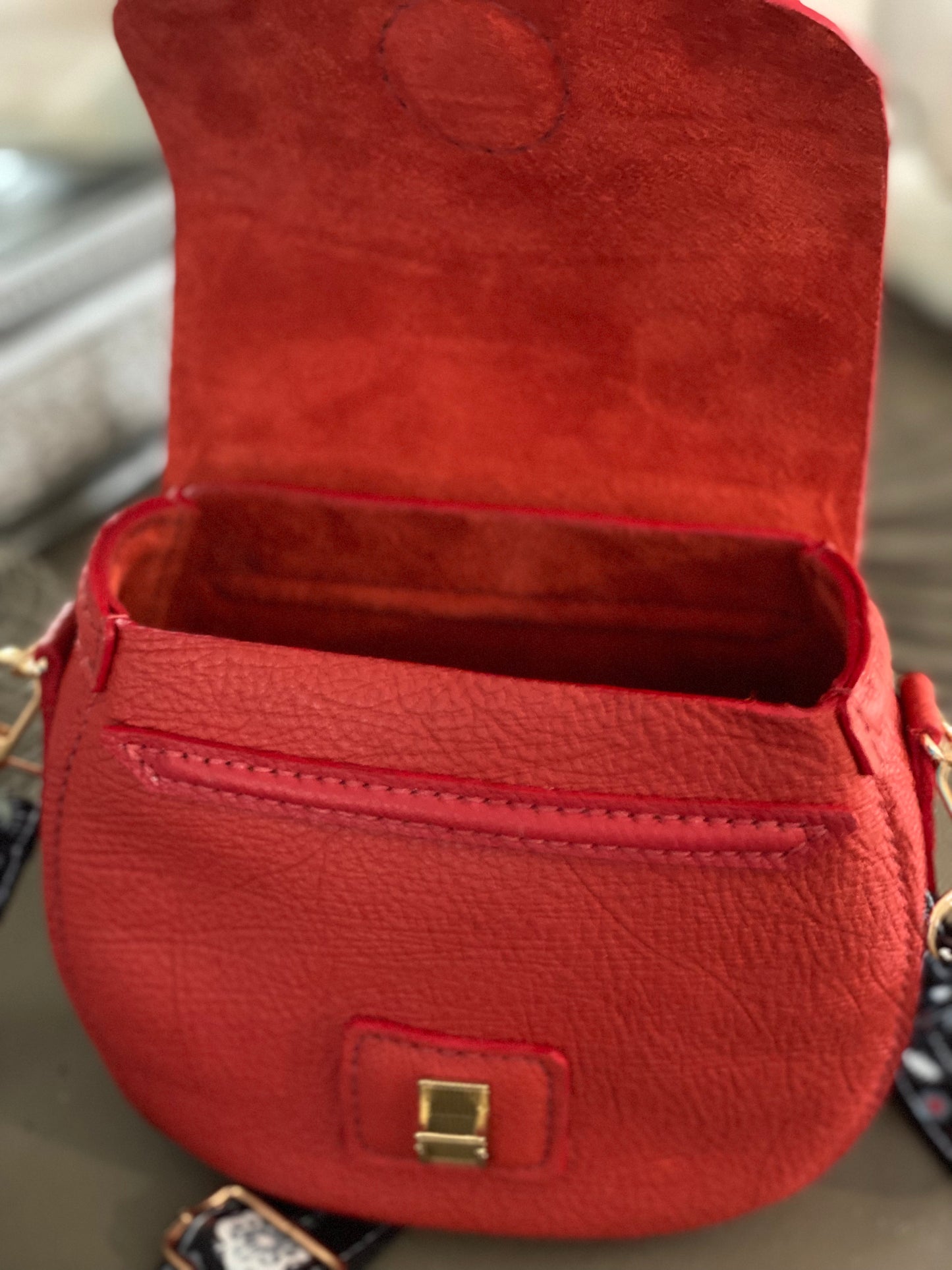 RONDO , sac bandoulière en cuir grainé rouge.