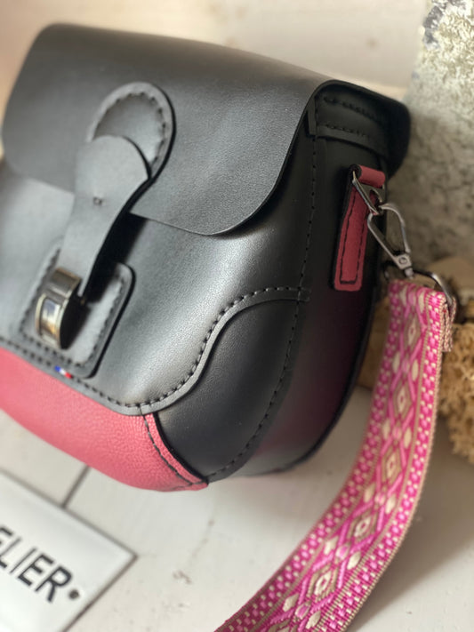 SILLAGE Noir/framboise ,sac cuir , sangle textile .