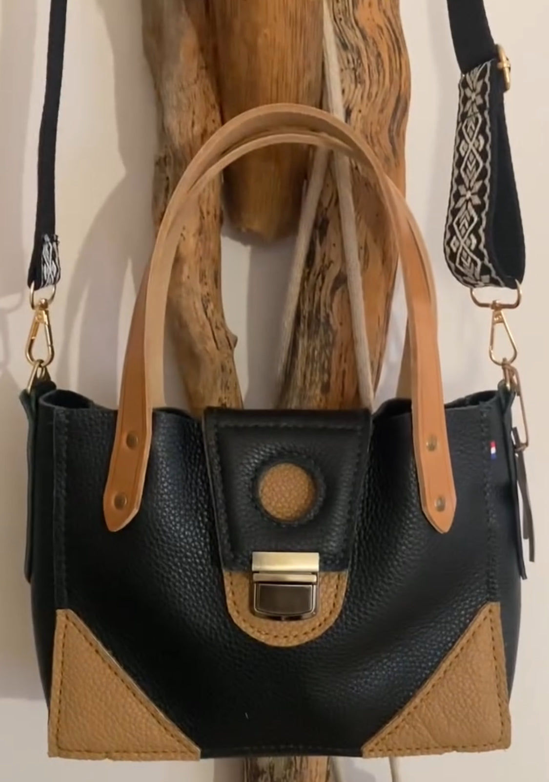 HOLE Sac cuir grainé noir et cappuccino, sangle textile .