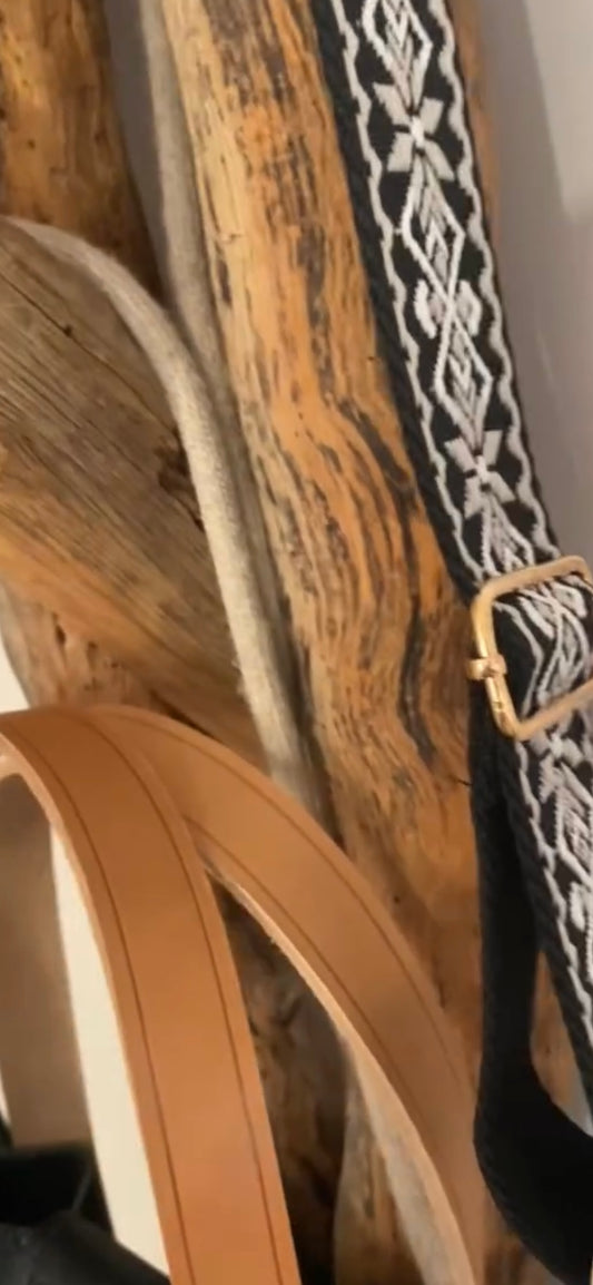 HOLE Sac cuir grainé noir et cappuccino, sangle textile .