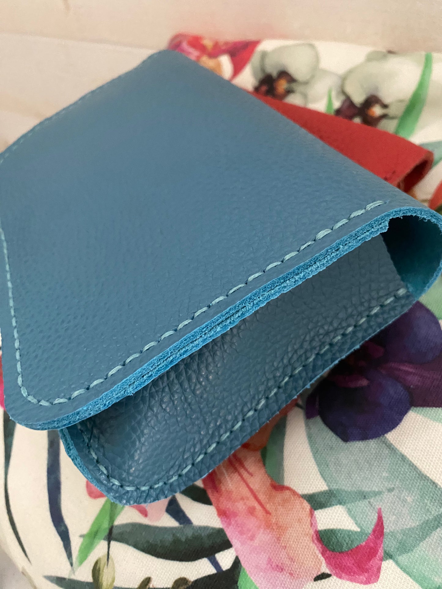 PORTE FEUILLE CUIR grainé , cousu main