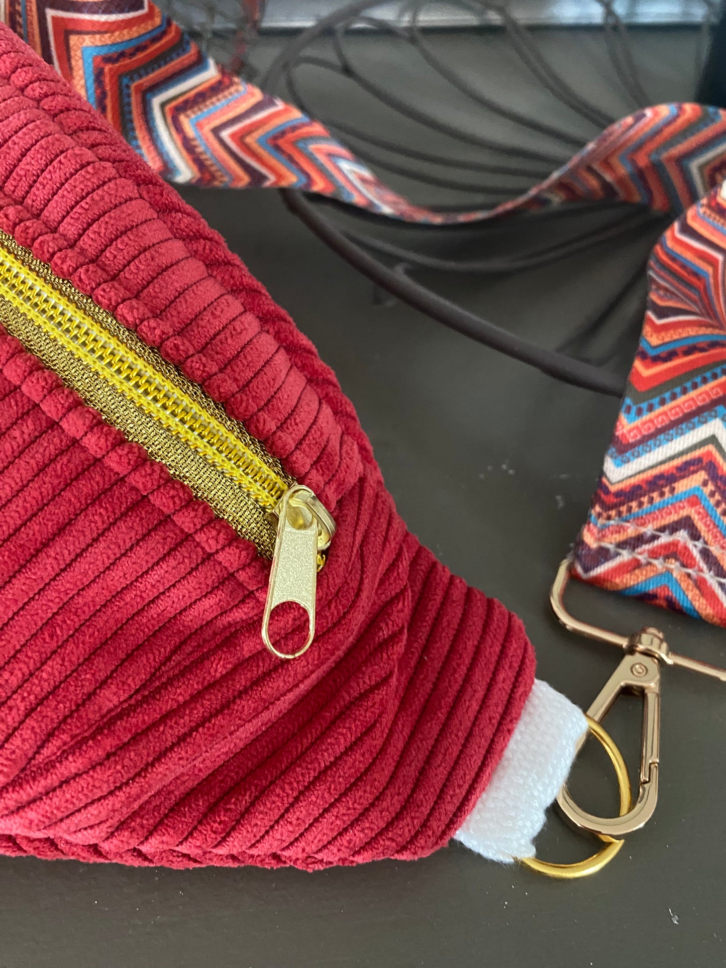 BANANE velours rouge XL , zip métal doré