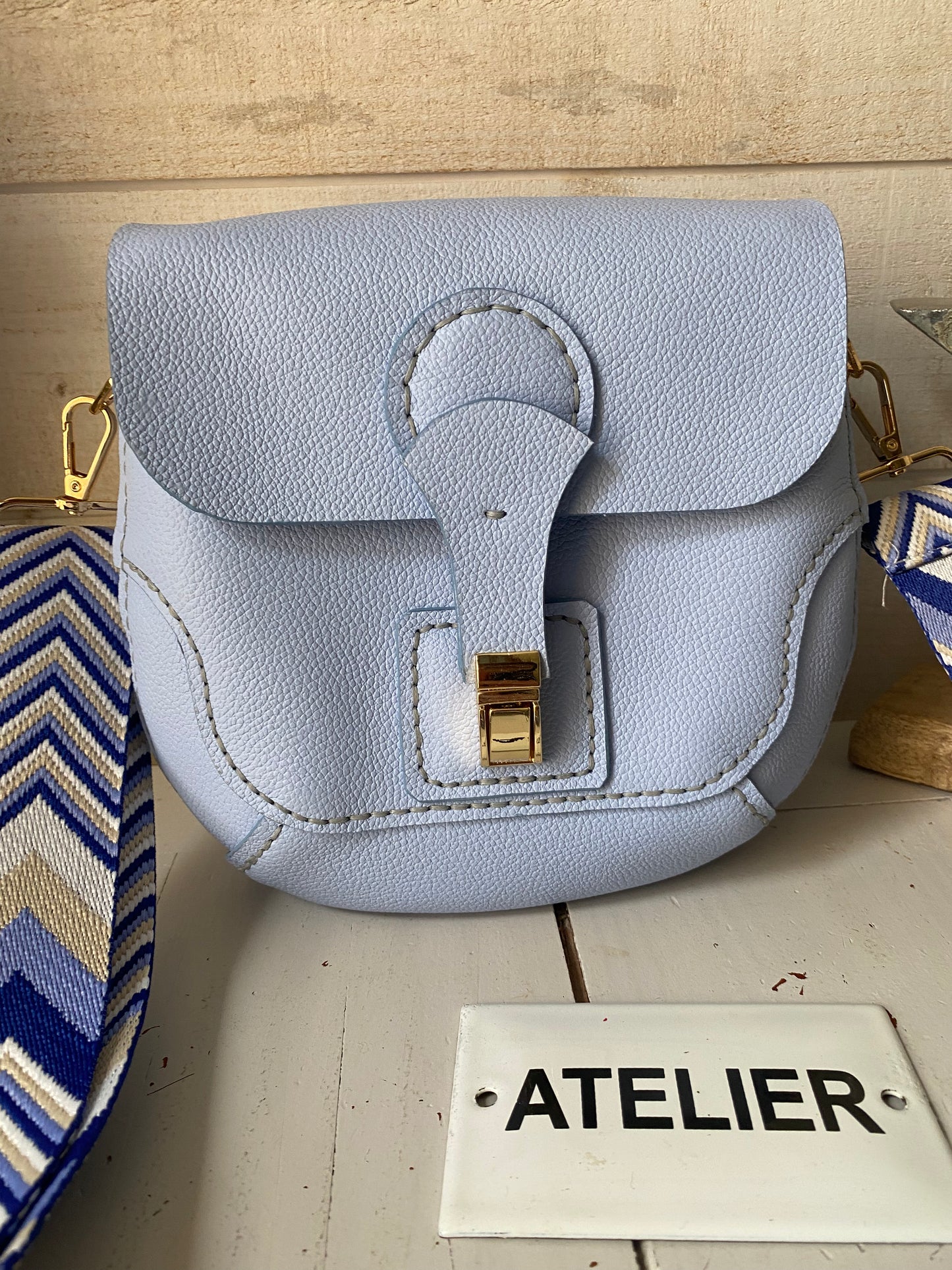 SILLAGE bleu ciel, sac cuir , sangle textile.