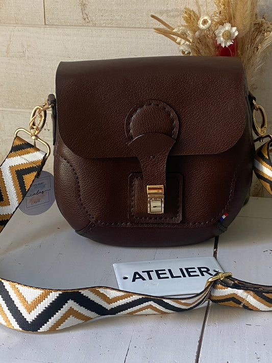 SILLAGE , sac bandoulière en cuir cousu main .